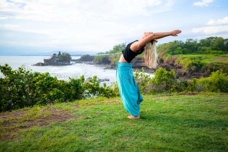 hasta uttanasana saluto al sole